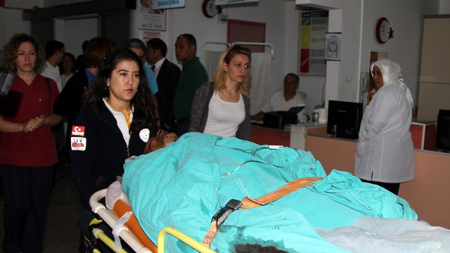 Define arama sırasında patlama: 3 yaralı