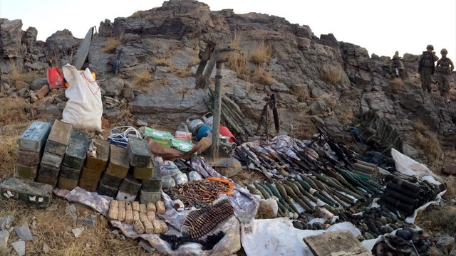 Dilekli Hisar Dağı'nda teröristlerin cephaneliği bulundu