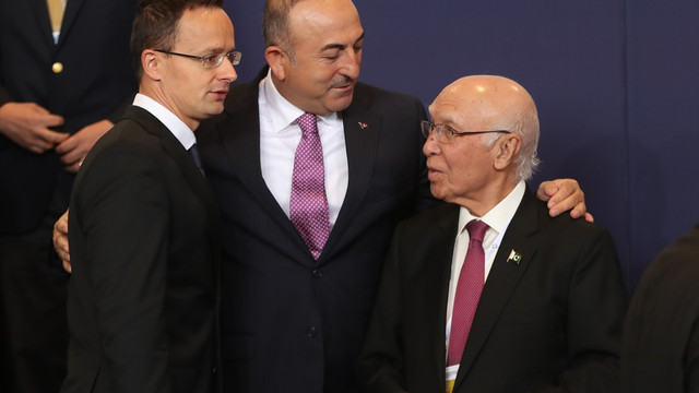 Brüksel'de Afganistan Konferansı