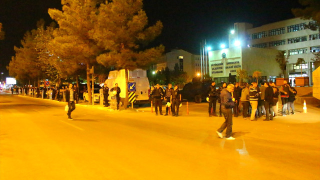 Diyarbakır Büyükşehir Belediye Başkanı Kışanak'ın gözaltına alınması