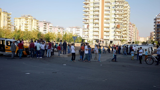 Diyarbakır'da minibüs ile ticari taksi çarpıştı: 6 yaralı