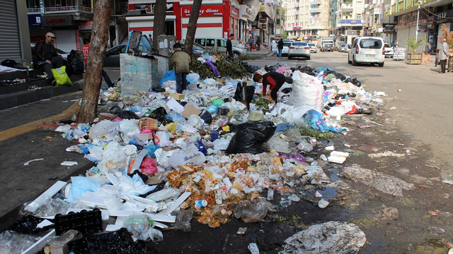 Diyarbakır'da vatandaşın belediyeden mağduriyeti sürüyor