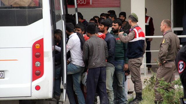 Edirne'de 80 sığınmacı ve kaçak yakalandı