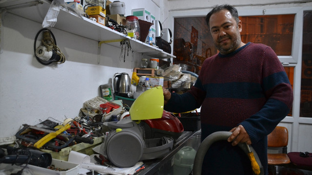 Elektrikli süpürgeye yavrulayan fare şaşırttı