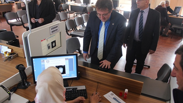 Erzurum'da yeni kimlik kartlarının dağıtımı başladı