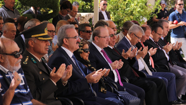 Eski Bakan Selçuk, son yolcuğuna uğurlandı