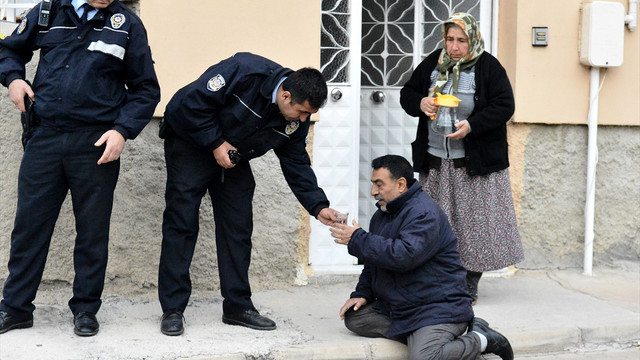 Evinde çıkan yangında can verdi