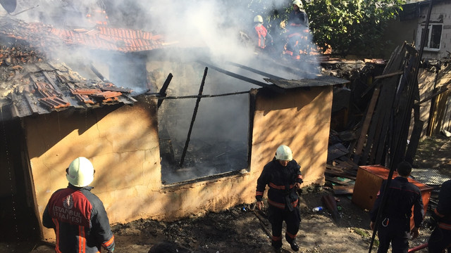 Fatih'te gecekondu yangını