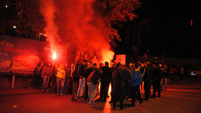 Fenerbahçe taraftarından protesto