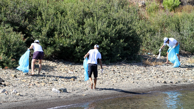 Fethiye'deki ada ve koylarda çevre temizliği yapıldı