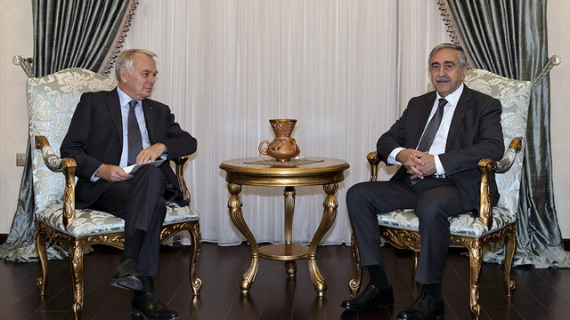 Fransa Dışişleri Bakanı Ayrault Kıbrıs'ta