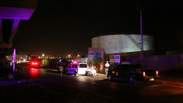 Freni boşalan kamyon duvara çarptı: 1 ölü, 1 yaralı