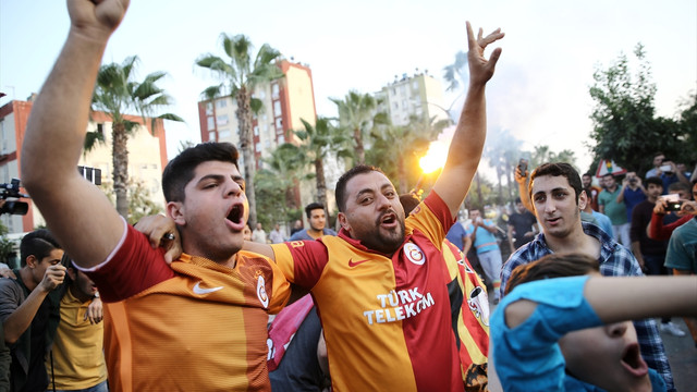 Galatasaray kafilesi Adana'ya geldi