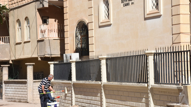 Görevlendirme yapılan belediyeden camilerde temizlik