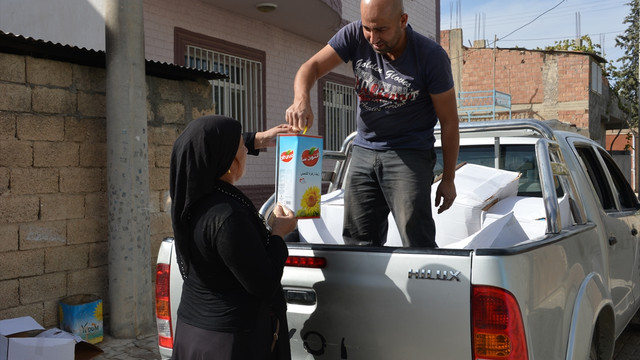 Görevlendirme yapılan belediyeden vatandaşlara yardım