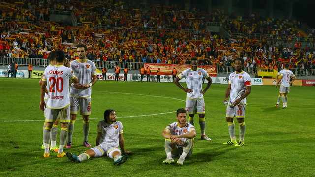 Göztepe-Eskişehirspor maçı tatil edildi