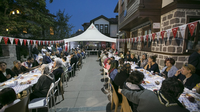 Hacı Bayram Veli Camii'nde muharrem iftarı