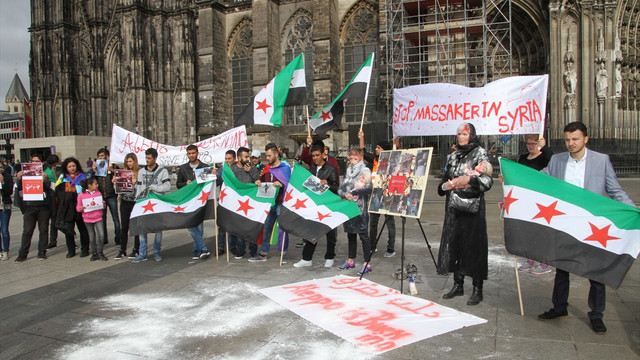 Halep saldırıları Köln'de protesto edildi