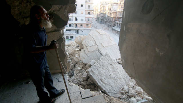 Halep'teki bombardımanda anıları enkaza gömüldü