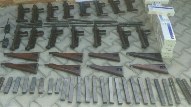 Hatay sınırında 15 makineli silah ele geçirildi