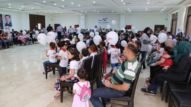 Hatay'da Suriyeli yetimlere moral için etkinlik