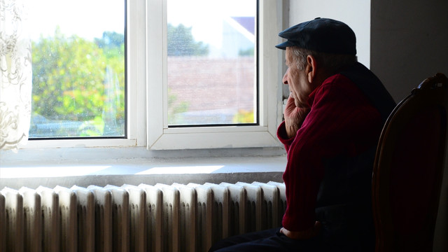 Huzurevi sakini Mehmet Amcanın gözleri yolda