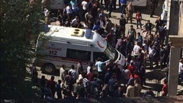 Yapılan saldırıda 10u asker 18 kişi Hakkaride şehit olurken 26 kişi yaralı yalandı