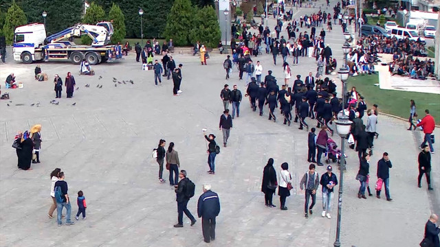 İzmir'de cuma namazı sırasında bando tartışması