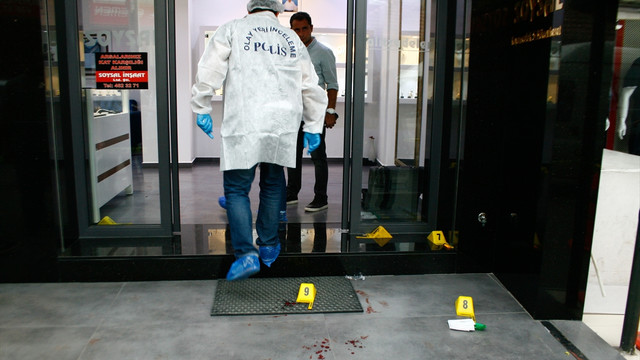 İzmir'de kuyumcu soygunu girişimi: 2 yaralı