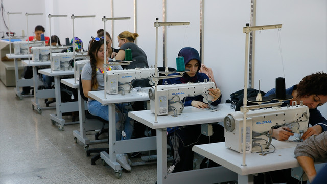 İzmirli kadınlara AB projesiyle dikiş eğitimi