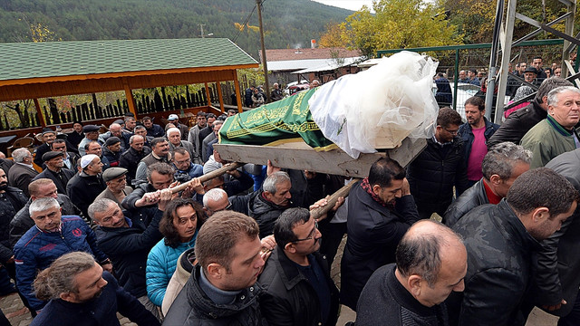 Kabin memurunun otel odasında ölü bulunması