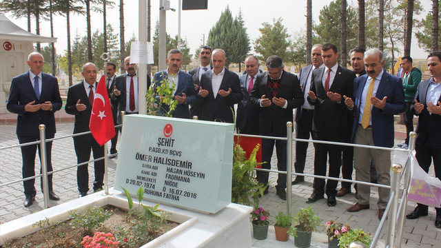 Kahraman şehit Halisdemir'in kabrine ziyaretler sürüyor