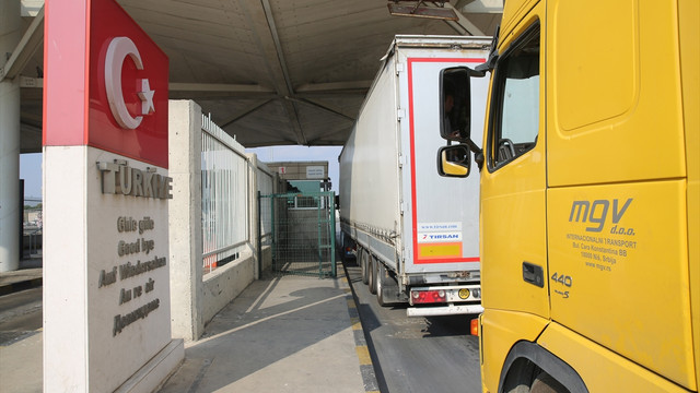 Kapıkule'de tır geçişleri hızlandı