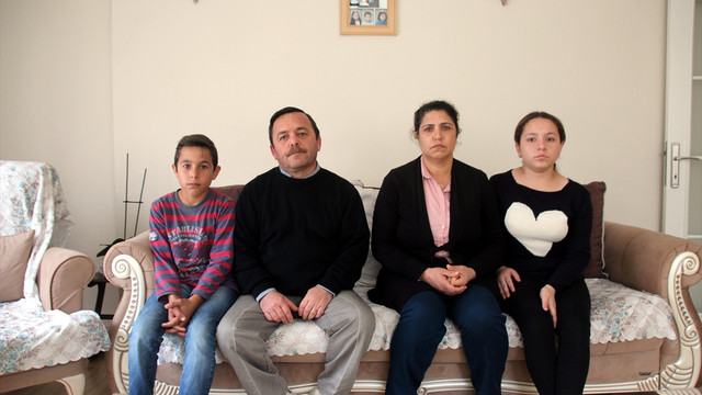 Kayıp kızını il il dolaşıp arıyor