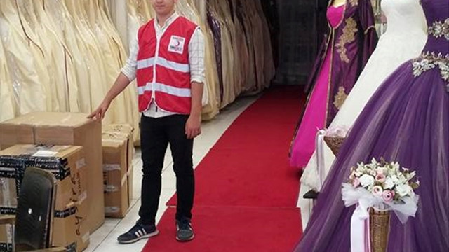 Kızılay'a gelinlik ve nişanlık elbise bağışı