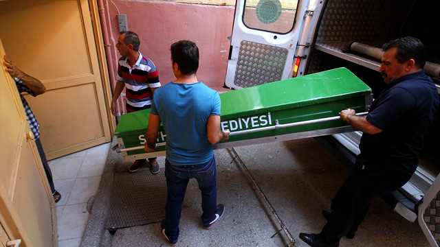 Kontrolden çıkan aracın yayalara çarpması