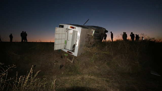 Konya'da yolcu midibüsü devrildi: 27 yaralı