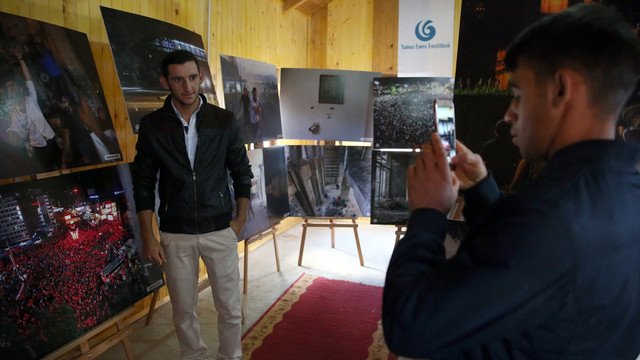 Kosava'da AA'nın darbe girişimi fotoğrafları sergisine yoğun ilgi