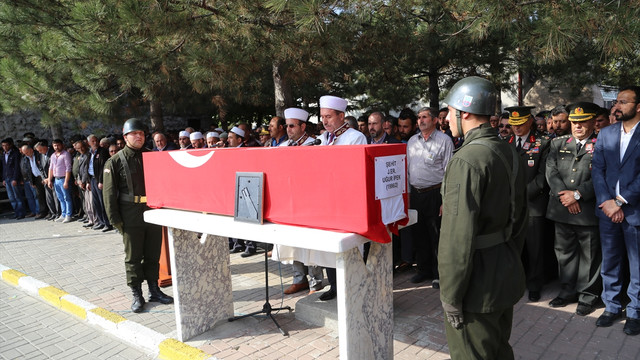 Malatya'da yol kontrolü yapan askerlere tırın çarpması