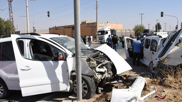 Mardin'de trafik kazası: 1 ölü, 4 yaralı