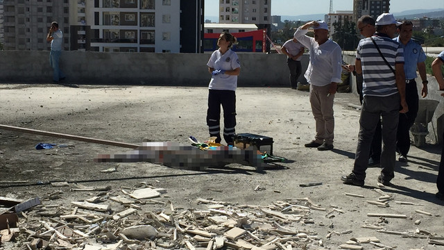 Mersin'de inşaattan düşen işçi hayatını kaybetti
