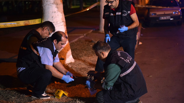 Mersin'de silahlı kavga: 2'si polis 3 yaralı