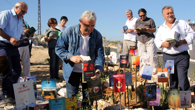 Mersinli yazarlar kitap tarlası kurdu
