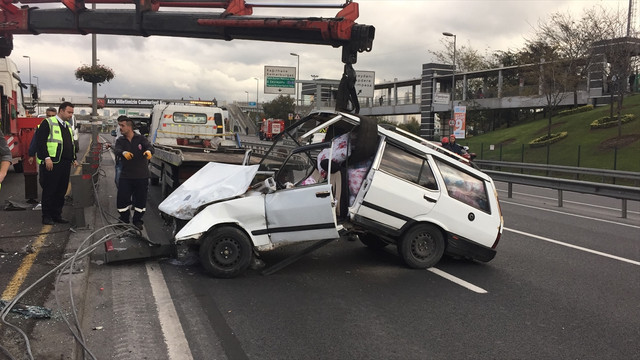 Metrobüs yolunda trafik kazası