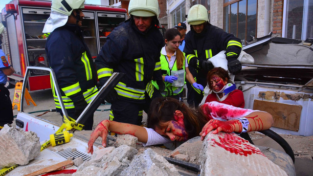 Muğla'da deprem tatbikatı gerçeği aratmadı