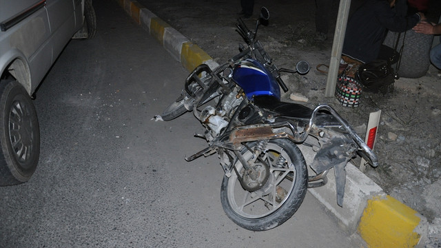 Muğla'da işçi servisi ile motosiklet çarpıştı: 3 yaralı