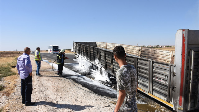 Nusaybin'de demir yüklü tırda yangın
