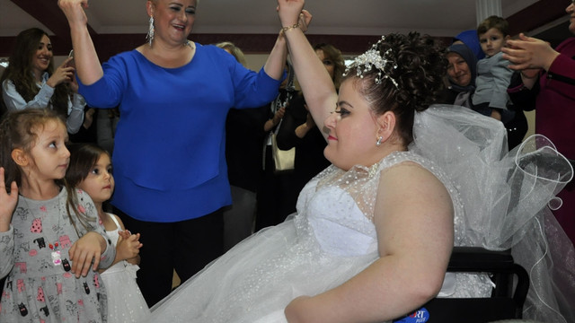 Omurilik felçlisi kızın gelinlik hayali gerçekleşti