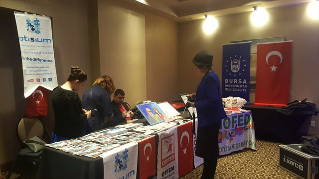 Otizmli Türk gençlere Kanada'da ödül