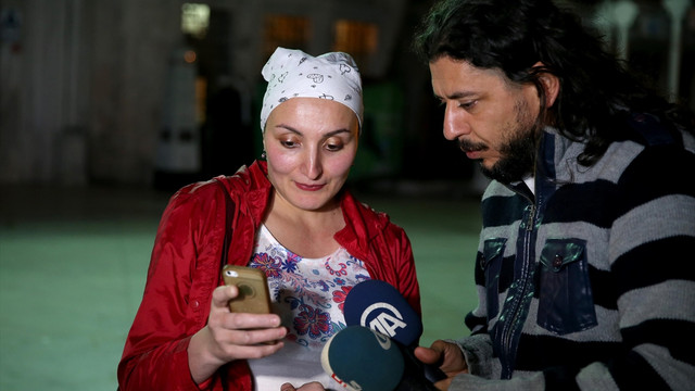 Otobüs durağında bulduğu dövizleri polise teslim etti